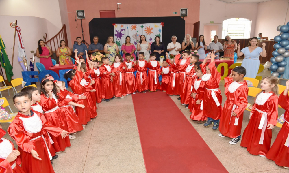 FORMATURA DOS ALUNOS DO PRÉ ESCOLAR DAS ESCOLAS MUNICIPAIS