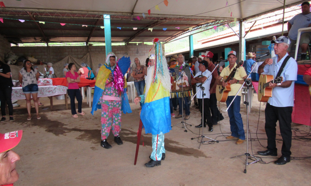 ENCONTRO FOLCLÓRICO NO BAIRRO POSSES DA SERRA