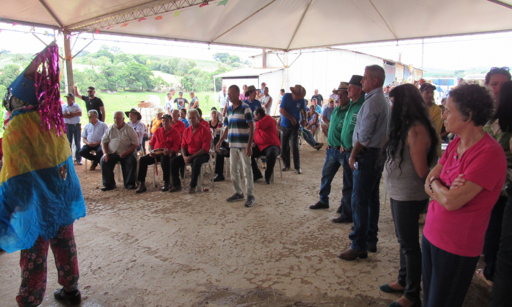 ENCONTRO FOLCLÓRICO NO BAIRRO POSSES DA SERRA