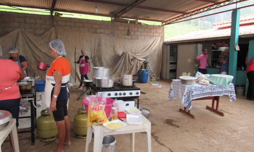 ENCONTRO FOLCLÓRICO NO BAIRRO POSSES DA SERRA