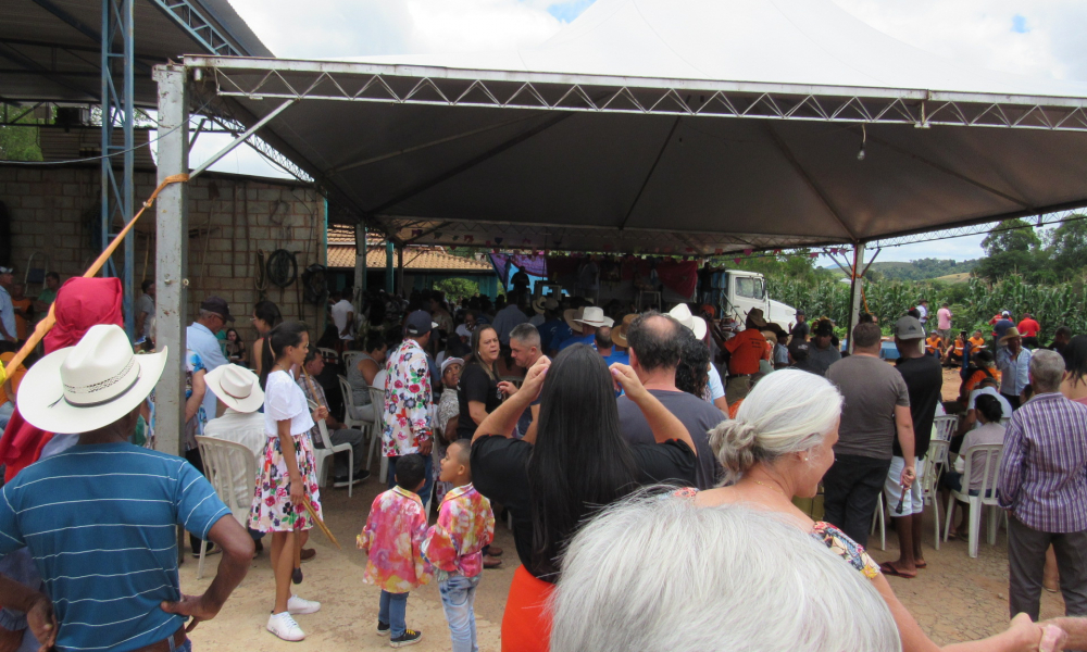 ENCONTRO FOLCLÓRICO NO BAIRRO POSSES DA SERRA