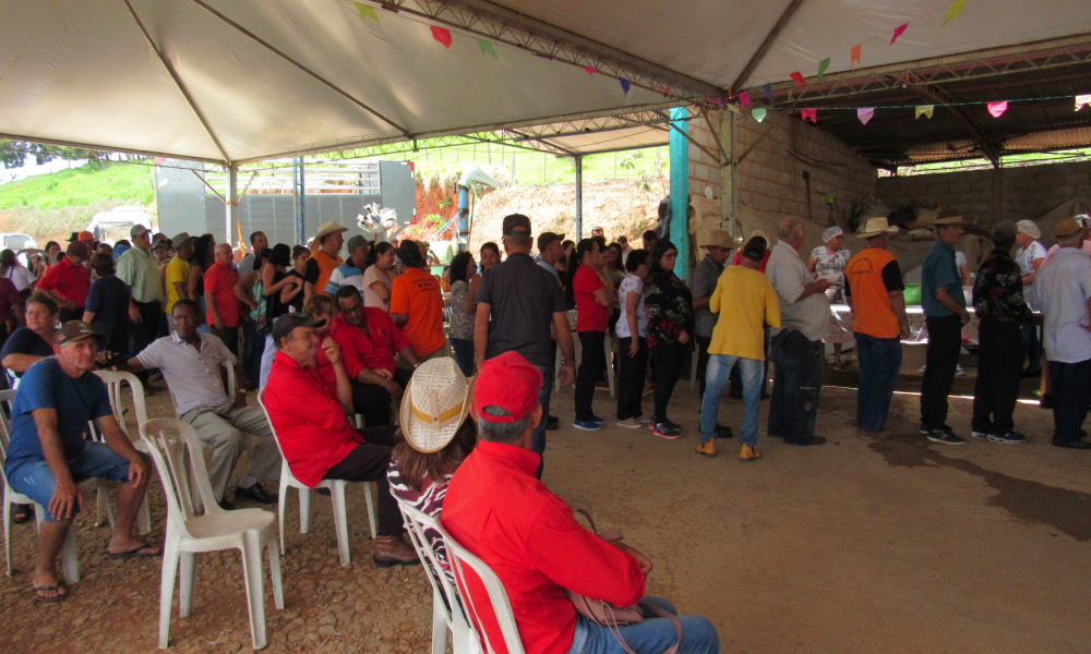 ENCONTRO FOLCLÓRICO NO BAIRRO POSSES DA SERRA