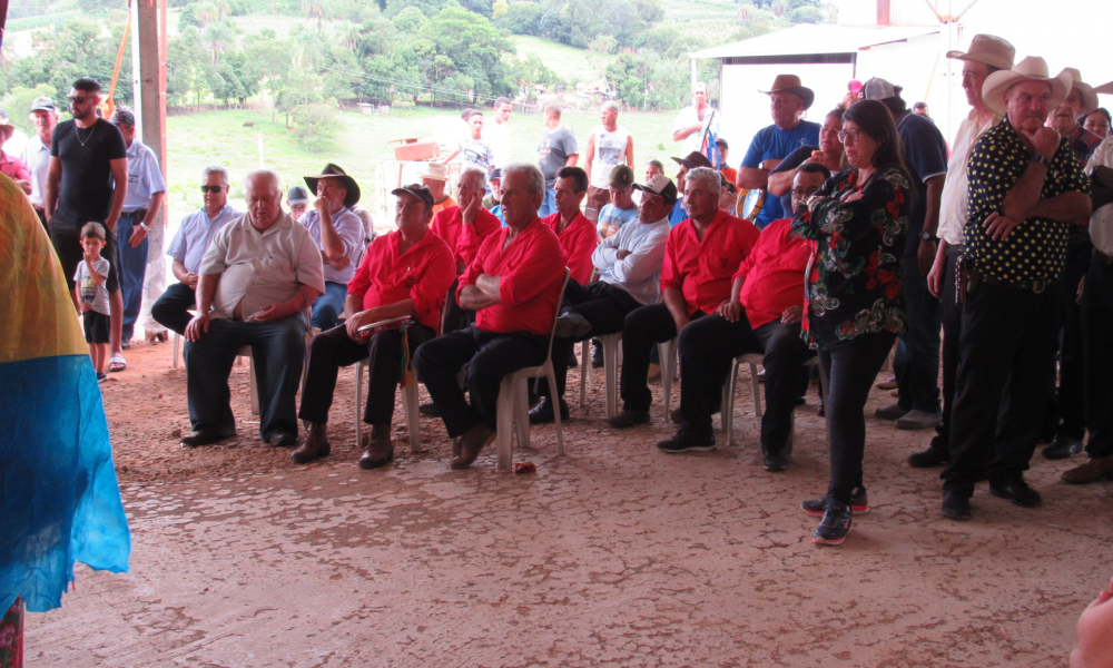 ENCONTRO FOLCLÓRICO NO BAIRRO POSSES DA SERRA