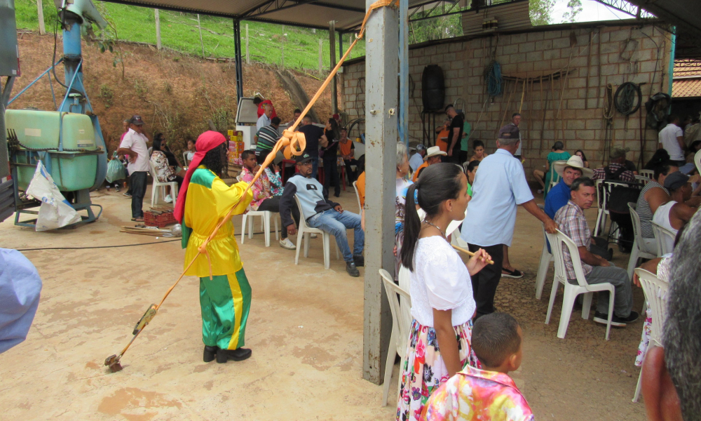 ENCONTRO FOLCLÓRICO NO BAIRRO POSSES DA SERRA