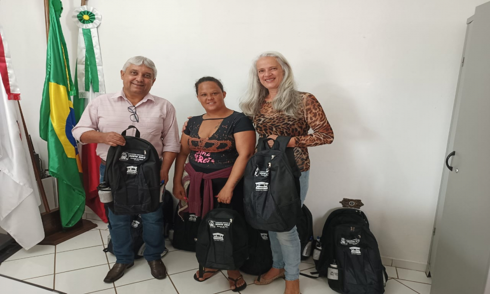 ENTREGA DO KIT ESCOLAR DAS ESCOLAS DA REDE MUNICIPAL