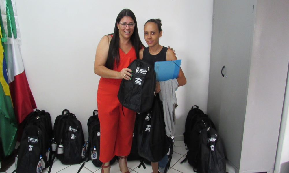 ENTREGA DO KIT ESCOLAR DAS ESCOLAS DA REDE MUNICIPAL