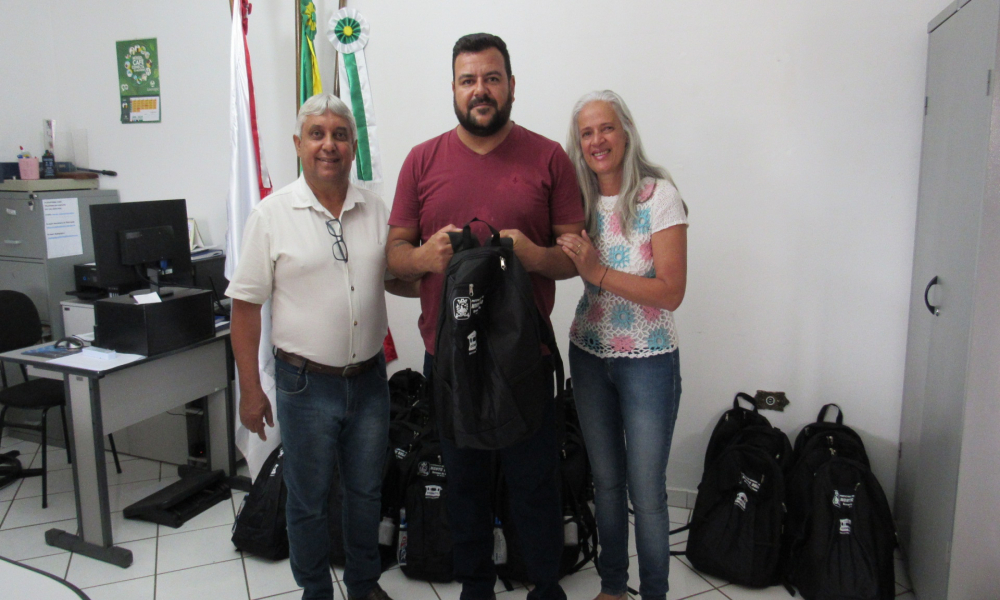 ENTREGA DO KIT ESCOLAR DAS ESCOLAS DA REDE MUNICIPAL