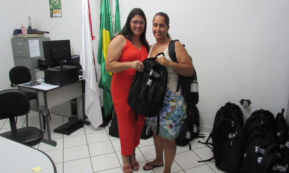 ENTREGA DO KIT ESCOLAR DAS ESCOLAS DA REDE MUNICIPAL