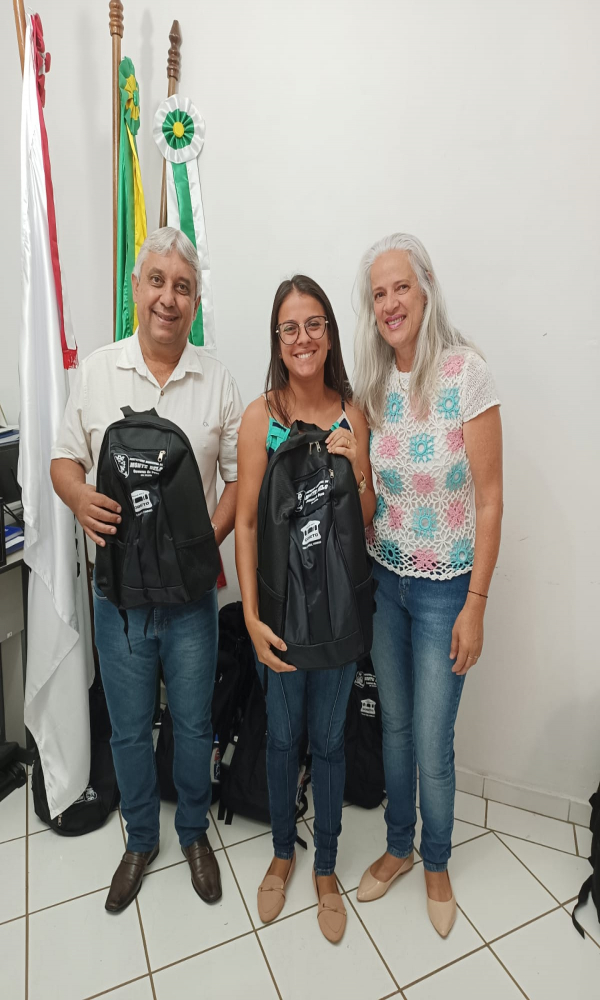 ENTREGA DO KIT ESCOLAR DAS ESCOLAS DA REDE MUNICIPAL