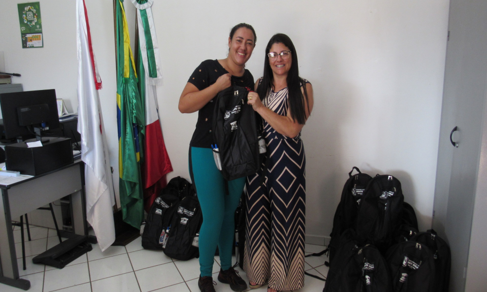 ENTREGA DO KIT ESCOLAR DAS ESCOLAS DA REDE MUNICIPAL