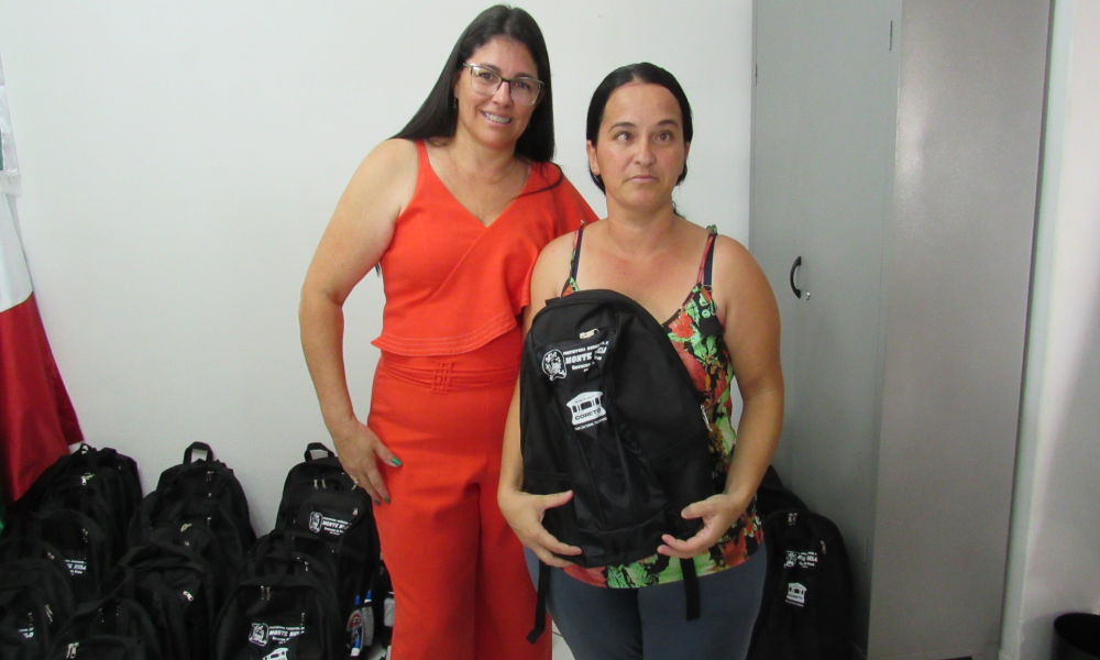 ENTREGA DO KIT ESCOLAR DAS ESCOLAS DA REDE MUNICIPAL