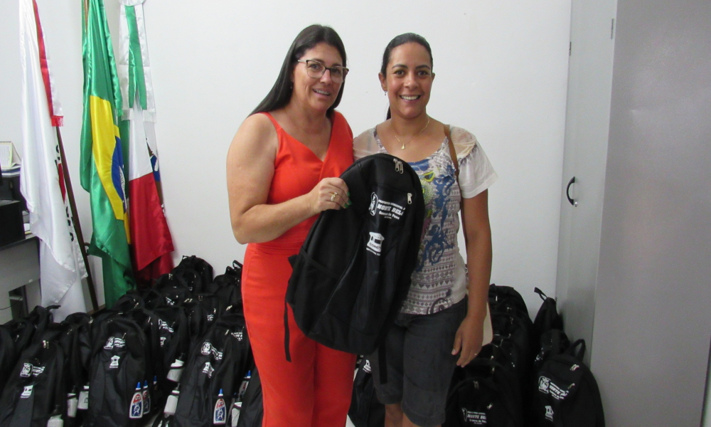 ENTREGA DO KIT ESCOLAR DAS ESCOLAS DA REDE MUNICIPAL