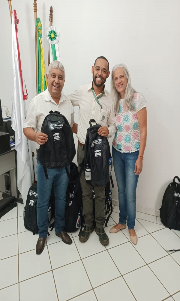 ENTREGA DO KIT ESCOLAR DAS ESCOLAS DA REDE MUNICIPAL