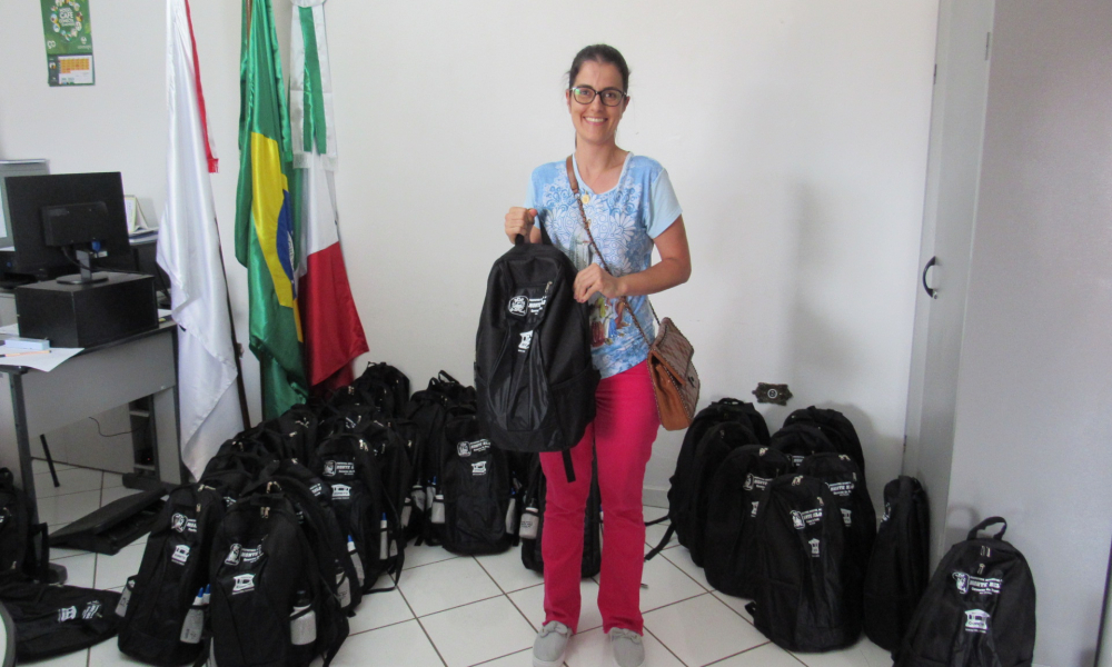 ENTREGA DO KIT ESCOLAR DAS ESCOLAS DA REDE MUNICIPAL