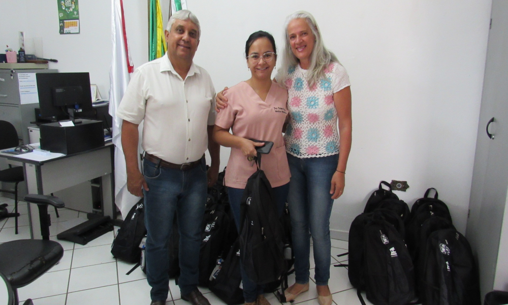 ENTREGA DO KIT ESCOLAR DAS ESCOLAS DA REDE MUNICIPAL