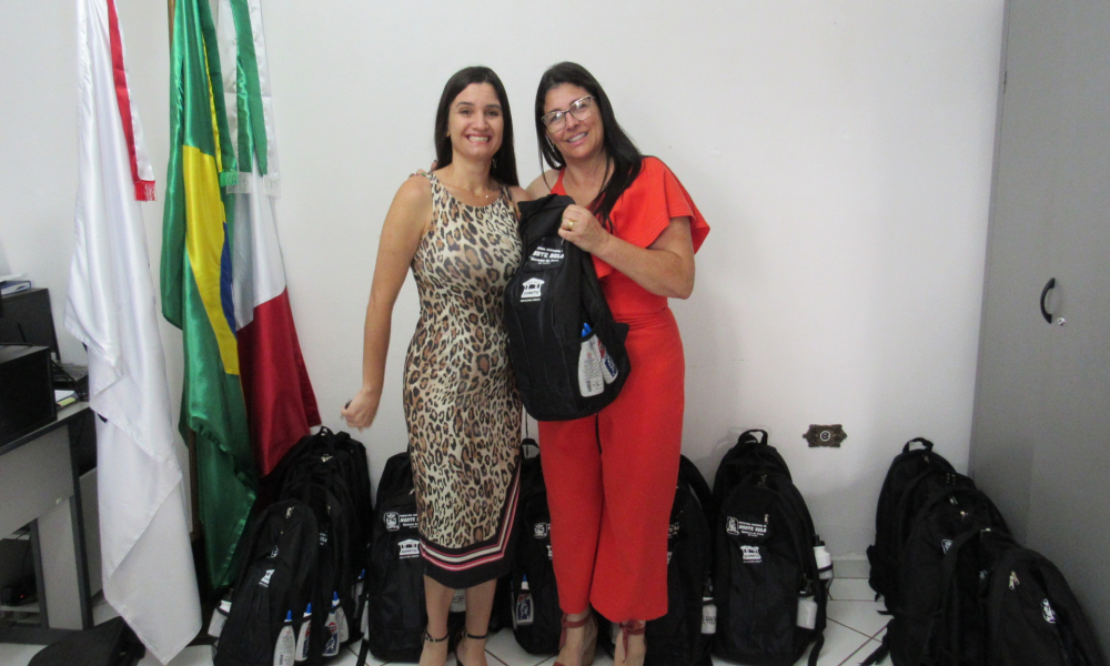 ENTREGA DO KIT ESCOLAR DAS ESCOLAS DA REDE MUNICIPAL