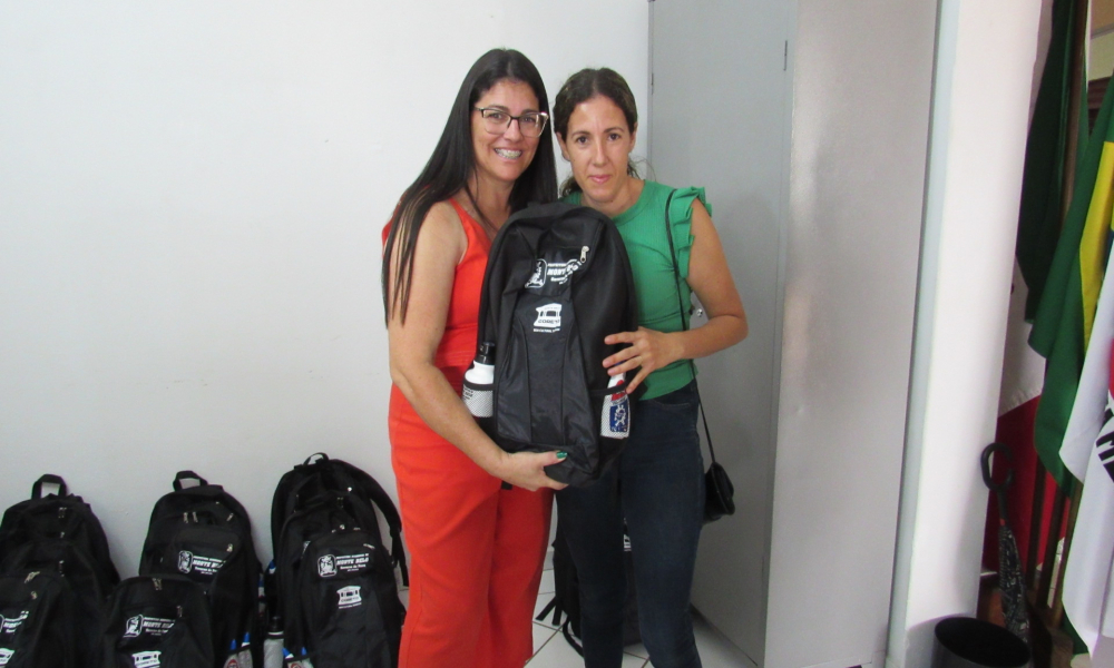 ENTREGA DO KIT ESCOLAR DAS ESCOLAS DA REDE MUNICIPAL