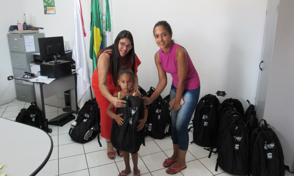 ENTREGA DO KIT ESCOLAR DAS ESCOLAS DA REDE MUNICIPAL