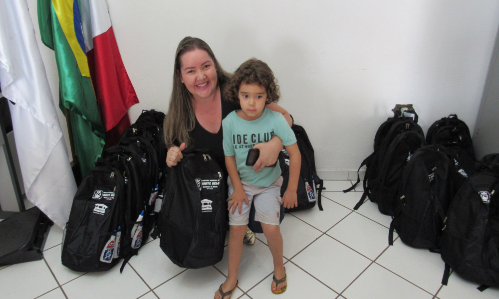 ENTREGA DO KIT ESCOLAR DAS ESCOLAS DA REDE MUNICIPAL