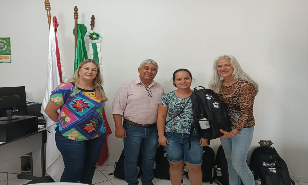 ENTREGA DO KIT ESCOLAR DAS ESCOLAS DA REDE MUNICIPAL