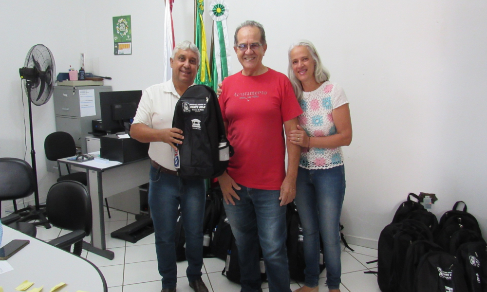 ENTREGA DO KIT ESCOLAR DAS ESCOLAS DA REDE MUNICIPAL