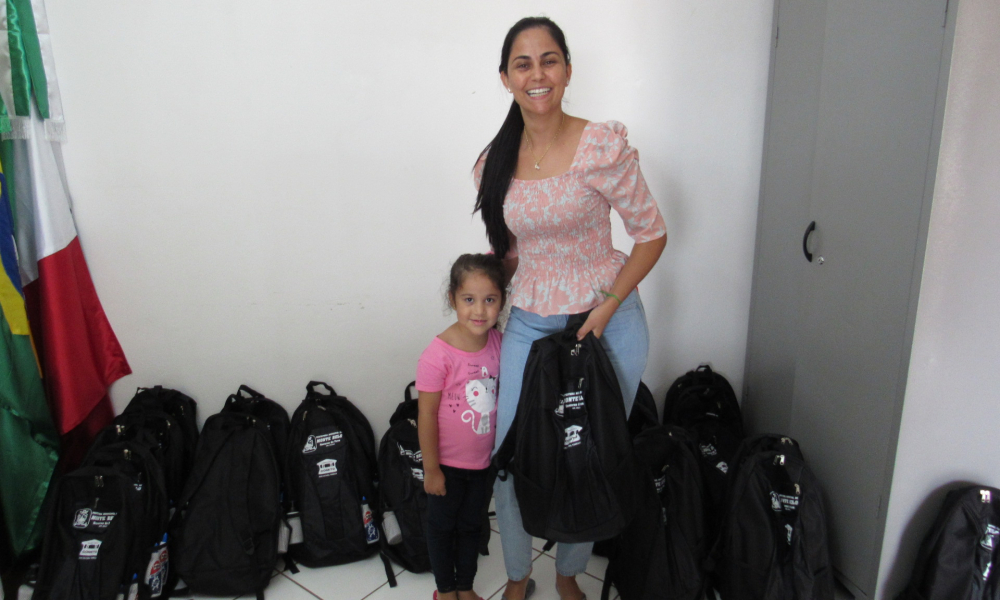 ENTREGA DO KIT ESCOLAR DAS ESCOLAS DA REDE MUNICIPAL