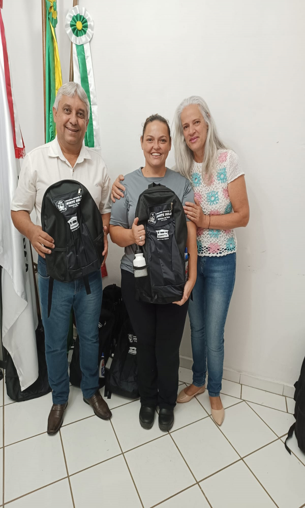 ENTREGA DO KIT ESCOLAR DAS ESCOLAS DA REDE MUNICIPAL