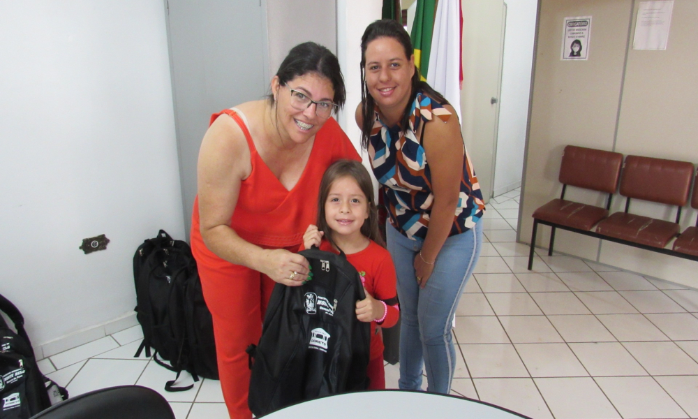 ENTREGA DO KIT ESCOLAR DAS ESCOLAS DA REDE MUNICIPAL