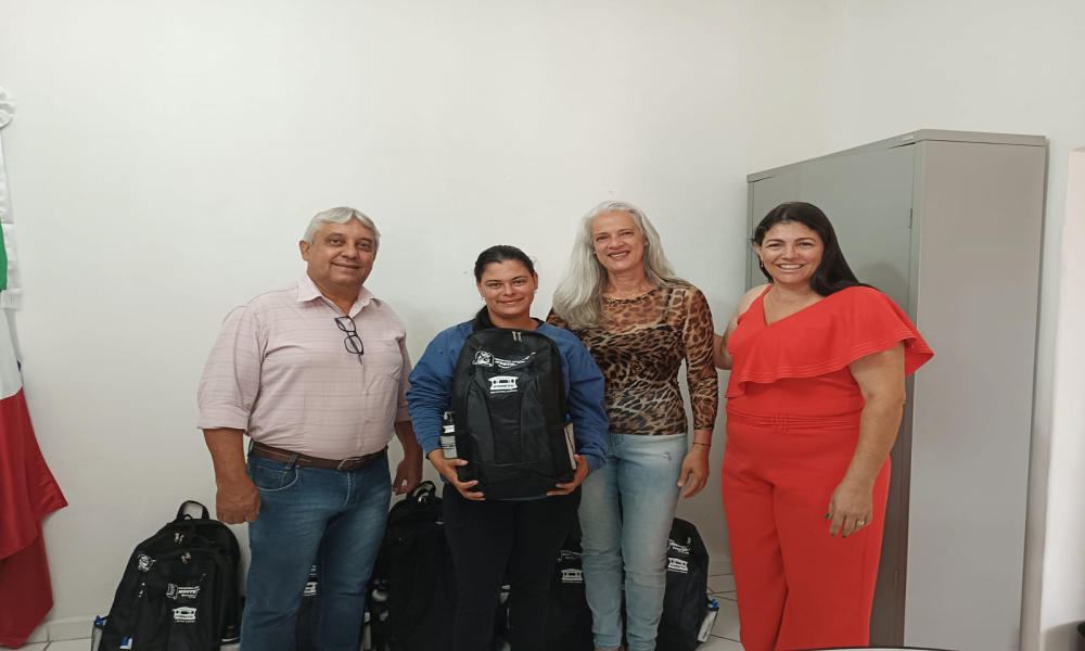 ENTREGA DO KIT ESCOLAR DAS ESCOLAS DA REDE MUNICIPAL