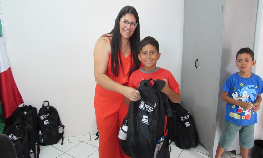 ENTREGA DO KIT ESCOLAR DAS ESCOLAS DA REDE MUNICIPAL