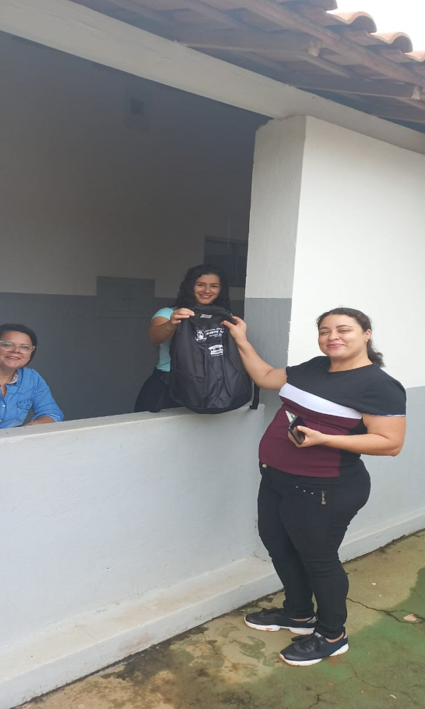 ENTREGA DO KIT ESCOLAR DAS ESCOLAS DA REDE MUNICIPAL