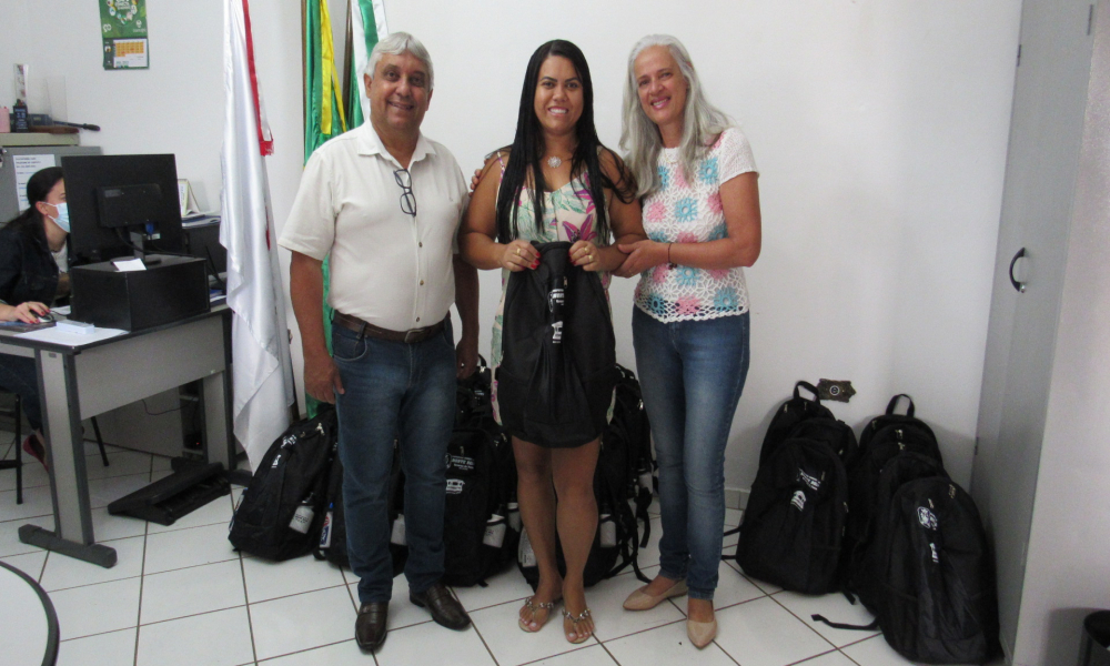 ENTREGA DO KIT ESCOLAR DAS ESCOLAS DA REDE MUNICIPAL