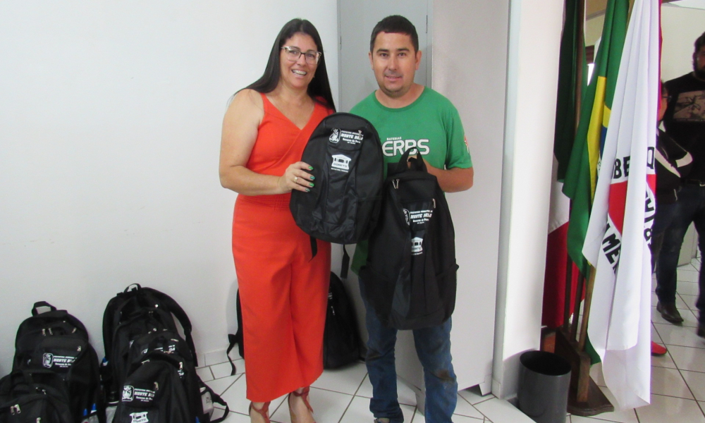 ENTREGA DO KIT ESCOLAR DAS ESCOLAS DA REDE MUNICIPAL