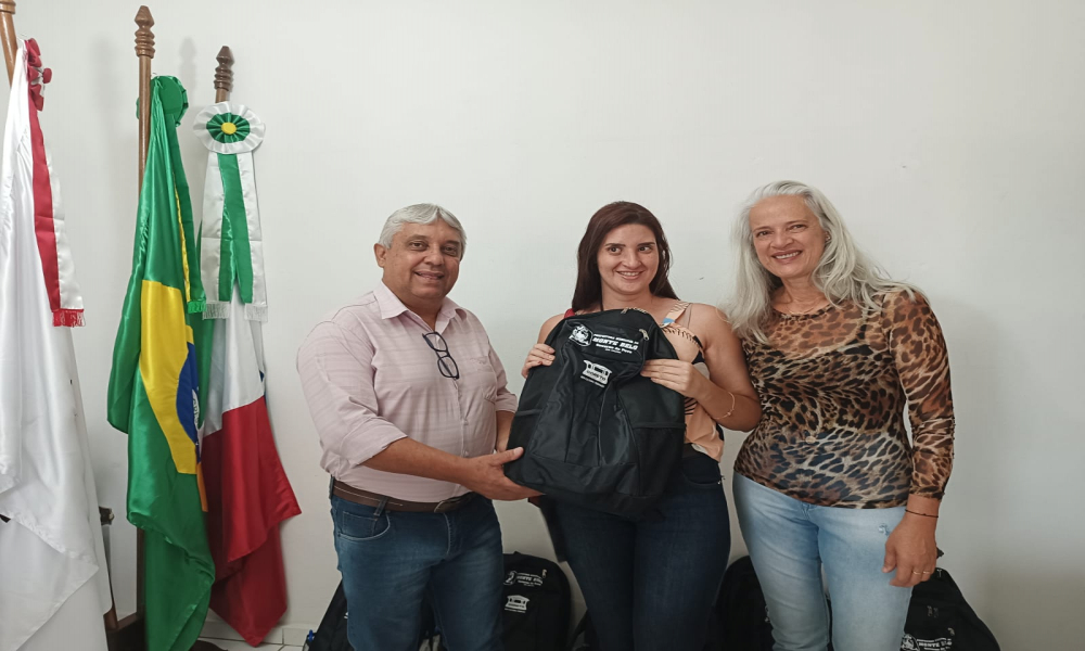 ENTREGA DO KIT ESCOLAR DAS ESCOLAS DA REDE MUNICIPAL