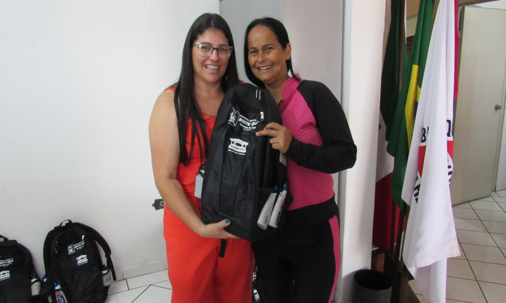 ENTREGA DO KIT ESCOLAR DAS ESCOLAS DA REDE MUNICIPAL