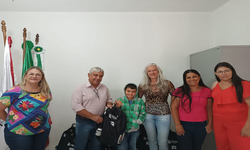 ENTREGA DO KIT ESCOLAR DAS ESCOLAS DA REDE MUNICIPAL