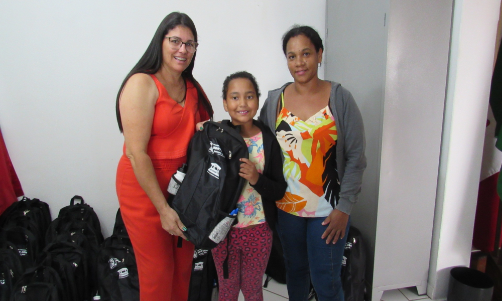 ENTREGA DO KIT ESCOLAR DAS ESCOLAS DA REDE MUNICIPAL