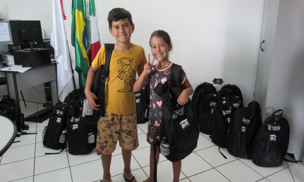 ENTREGA DO KIT ESCOLAR DAS ESCOLAS DA REDE MUNICIPAL