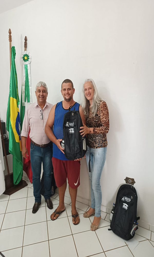 ENTREGA DO KIT ESCOLAR DAS ESCOLAS DA REDE MUNICIPAL