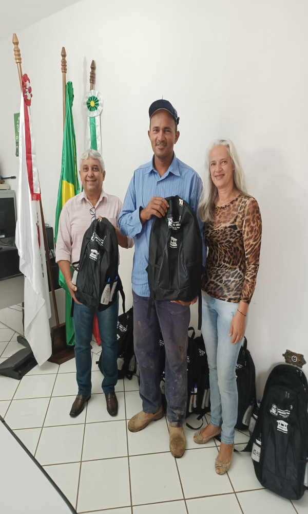 ENTREGA DO KIT ESCOLAR DAS ESCOLAS DA REDE MUNICIPAL