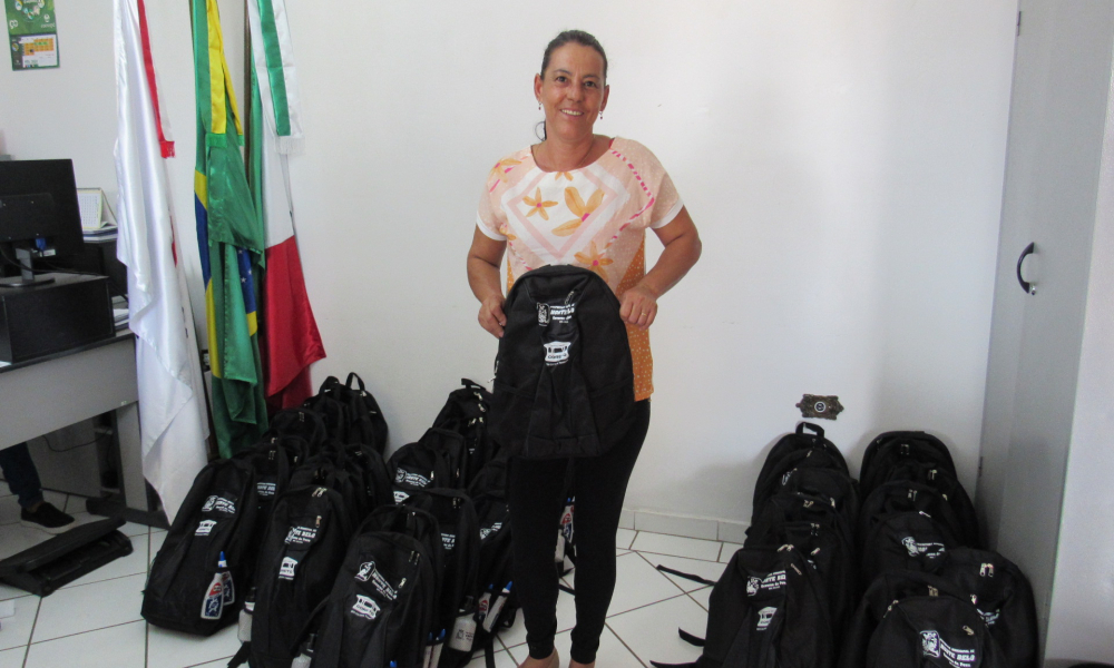 ENTREGA DO KIT ESCOLAR DAS ESCOLAS DA REDE MUNICIPAL