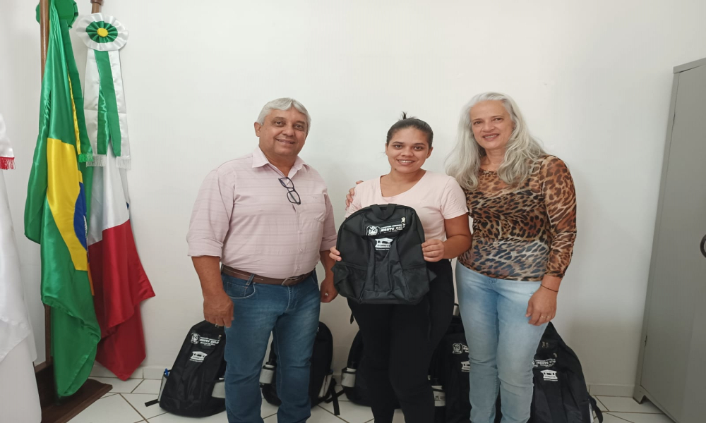 ENTREGA DO KIT ESCOLAR DAS ESCOLAS DA REDE MUNICIPAL