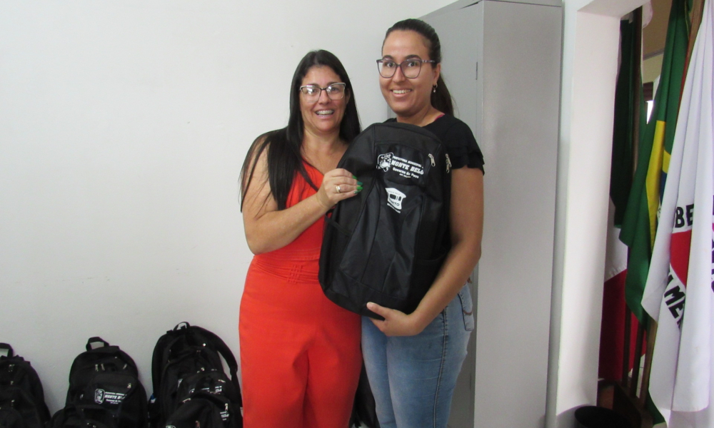 ENTREGA DO KIT ESCOLAR DAS ESCOLAS DA REDE MUNICIPAL