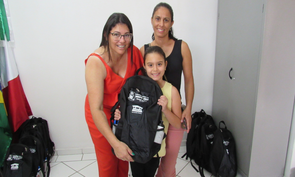 ENTREGA DO KIT ESCOLAR DAS ESCOLAS DA REDE MUNICIPAL