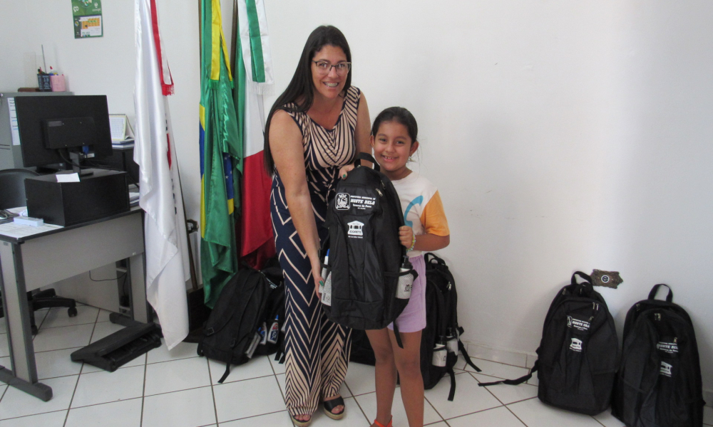 ENTREGA DO KIT ESCOLAR DAS ESCOLAS DA REDE MUNICIPAL