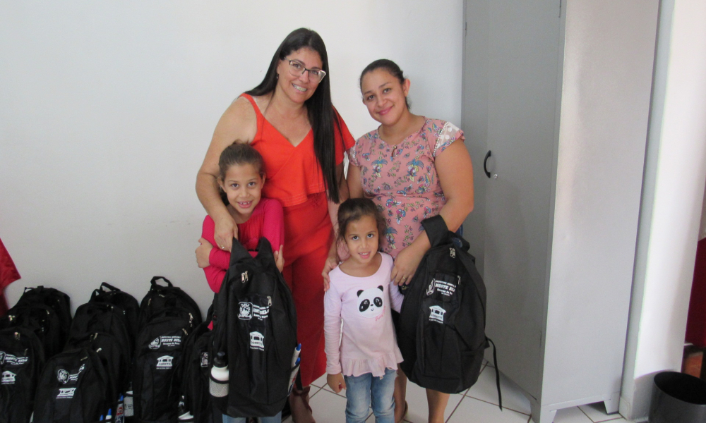 ENTREGA DO KIT ESCOLAR DAS ESCOLAS DA REDE MUNICIPAL