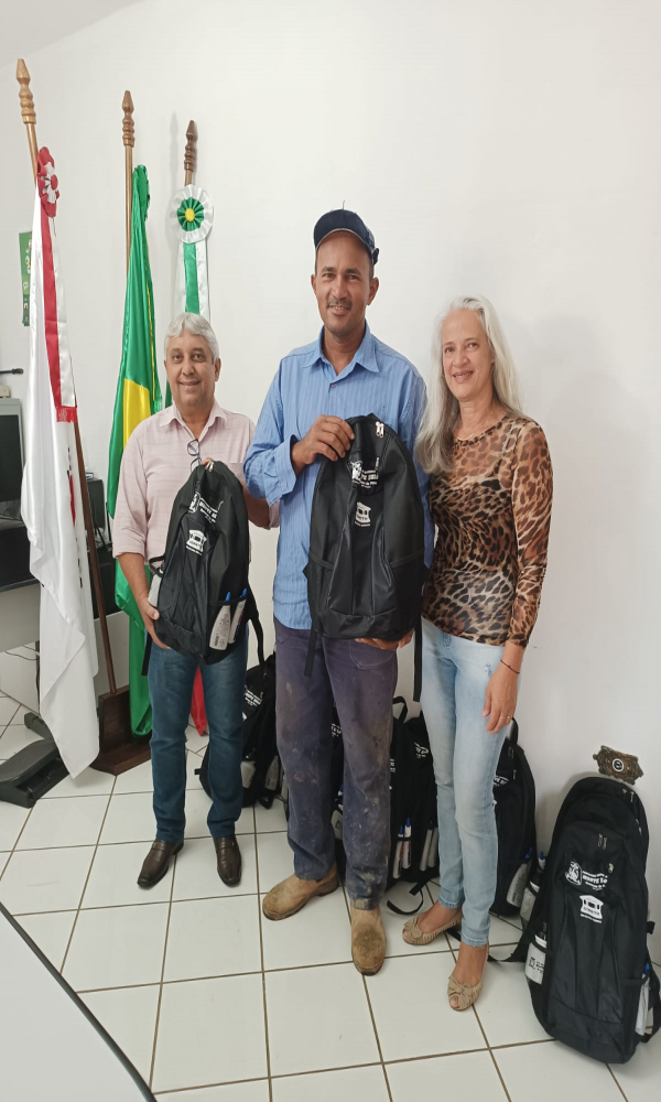 ENTREGA DO KIT ESCOLAR DAS ESCOLAS DA REDE MUNICIPAL