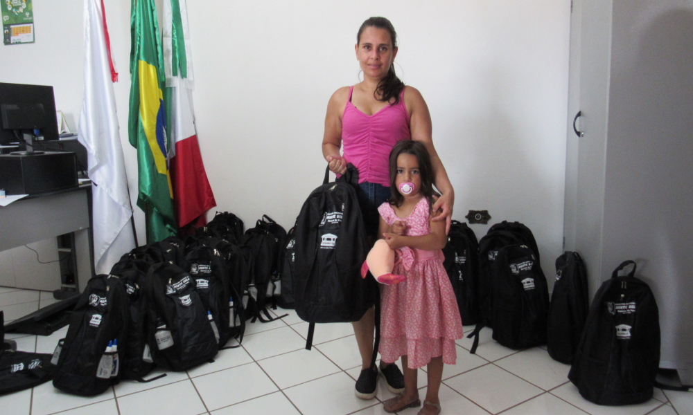 ENTREGA DO KIT ESCOLAR DAS ESCOLAS DA REDE MUNICIPAL