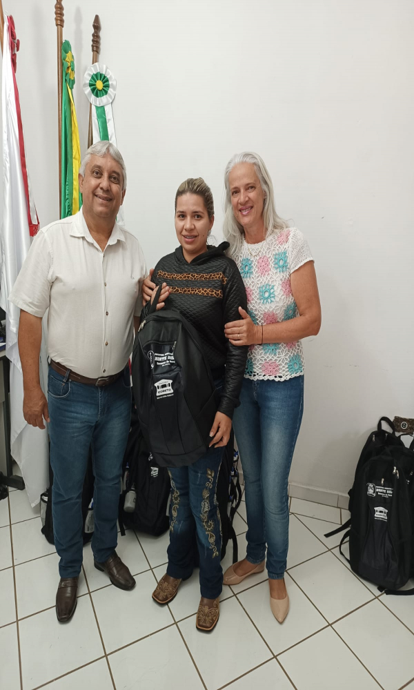 ENTREGA DO KIT ESCOLAR DAS ESCOLAS DA REDE MUNICIPAL