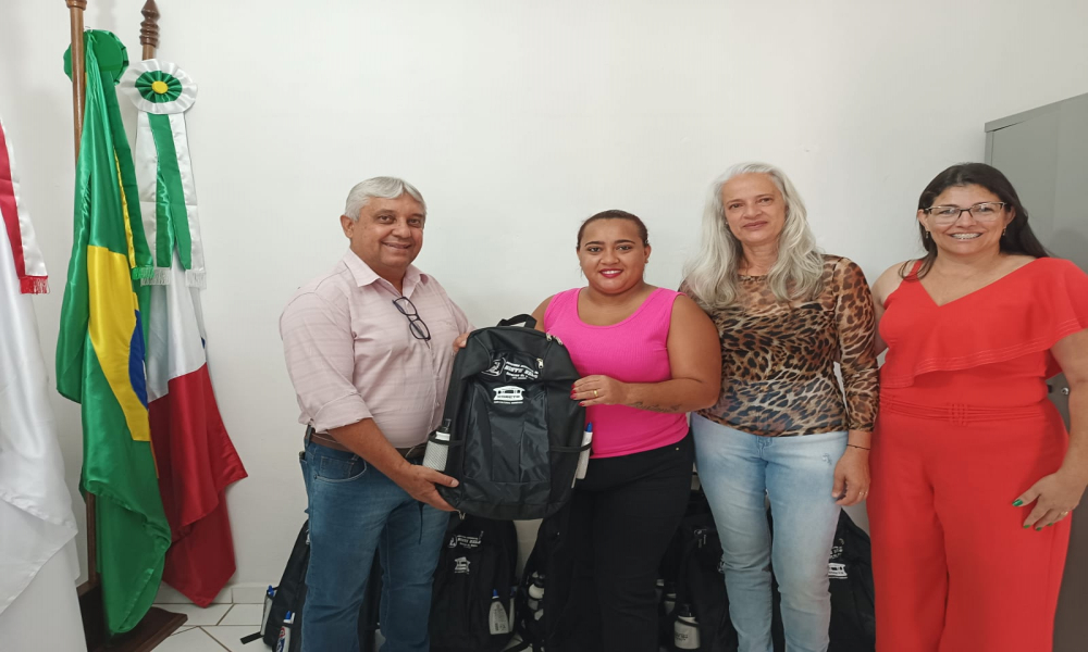 ENTREGA DO KIT ESCOLAR DAS ESCOLAS DA REDE MUNICIPAL